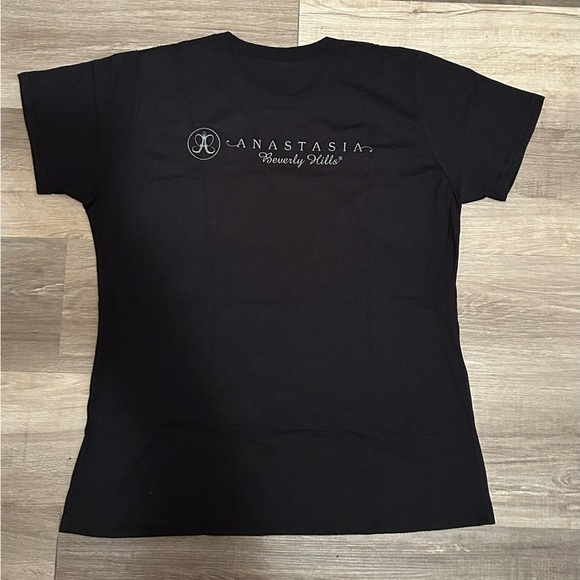 💞NWOT Anastasia Beverly Hills Graphic Tee​ - Picture 2 of 3